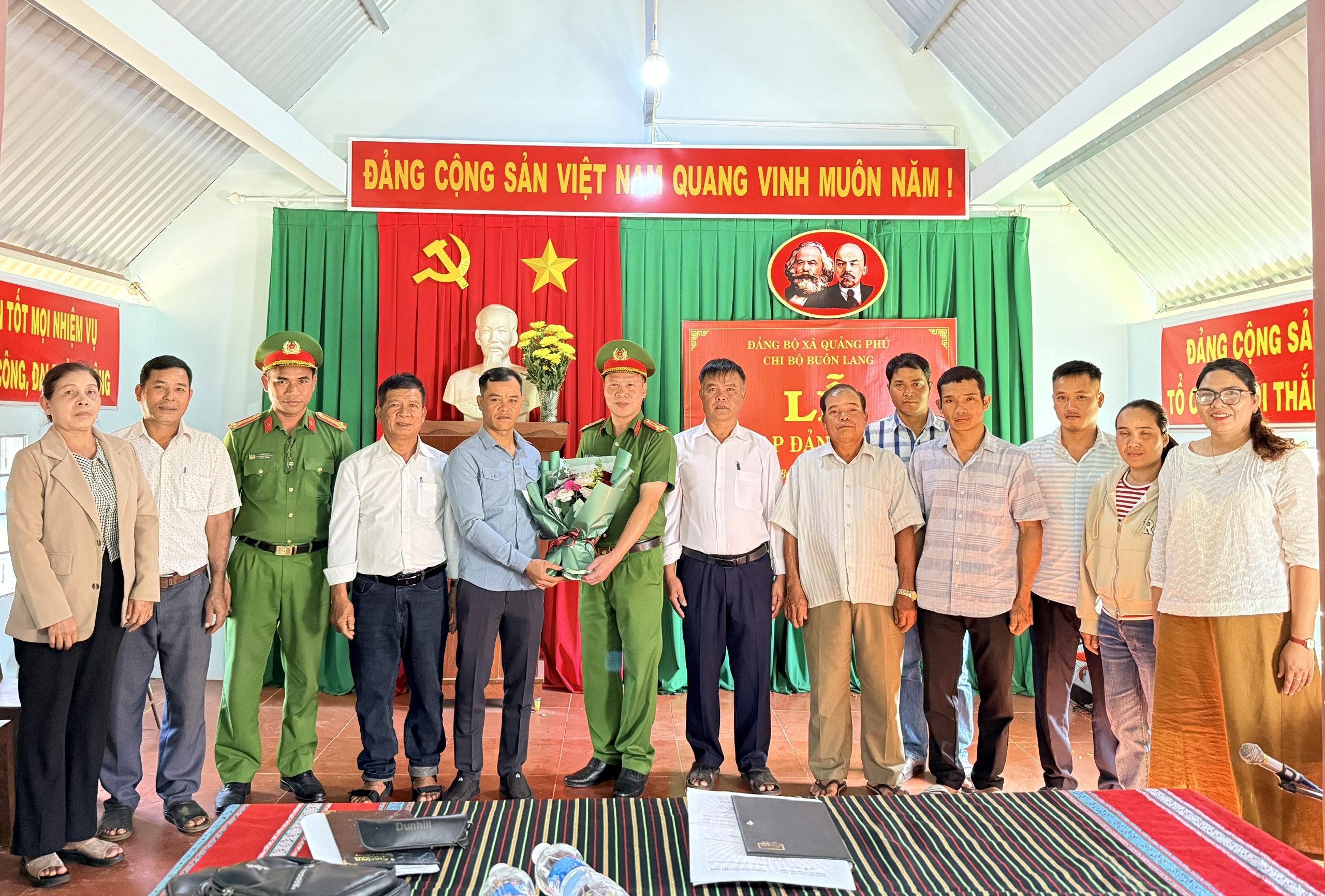 Chi bộ buôn Lang điểm sáng trong công tác phát triển đảng viên mới